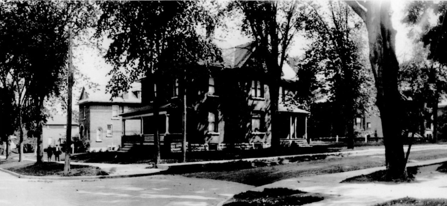 Historical photo of the Yellow Brick house from the street